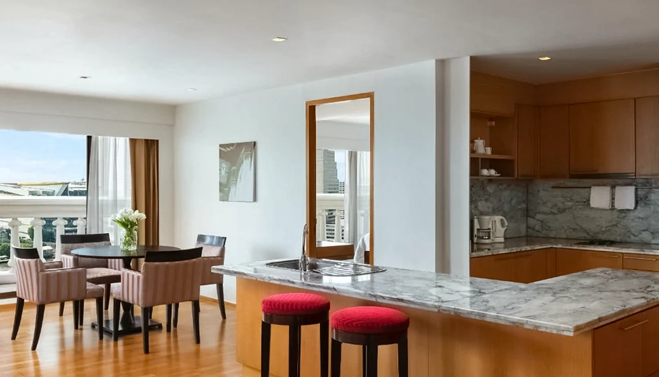 هتل لبوا ات استیت تاور بانکوک